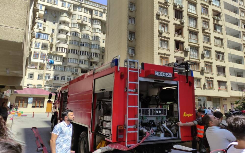 Bakıda yaşayış binasında yanğın