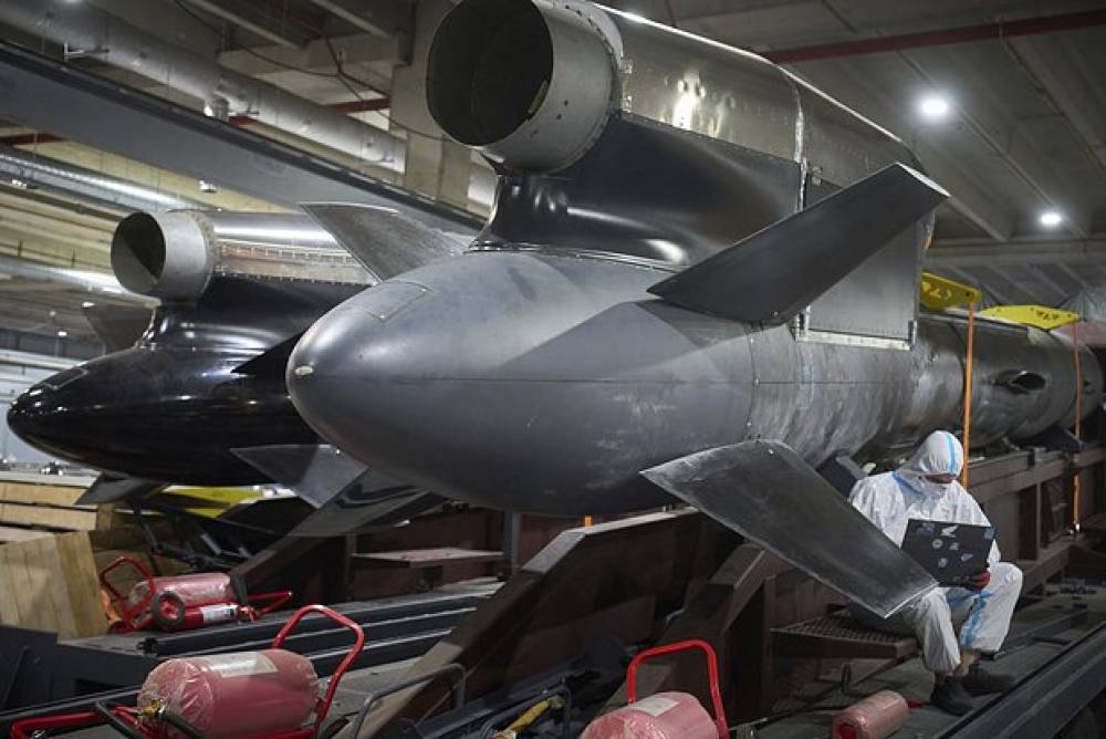 Zelenski Ukraynada uzaq mənzilli raketlərin istehsalından danışıb