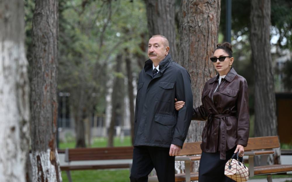 İlham Əliyev və birinci xanım yeni parkın açılışında - FOTOLAR