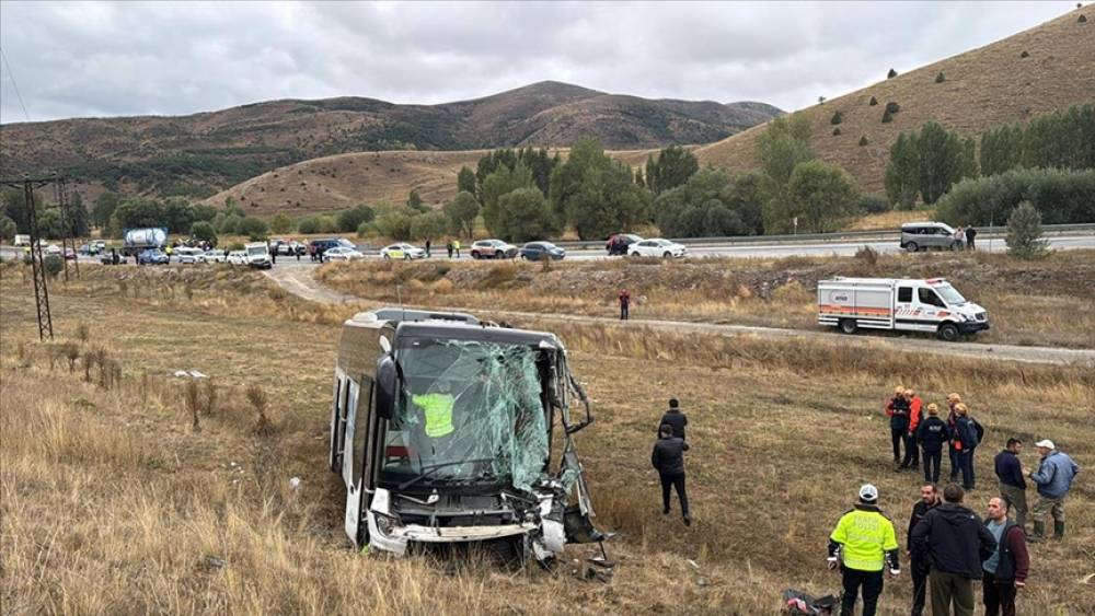 Türkiyədə yol qəzası nəticəsində 23 nəfər xəsarət aldı