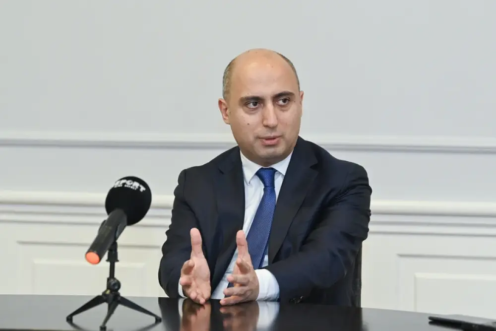 Emin Əmrullayev: Uşaqlara səhv etmək və fikirlərini sərbəst ifadə etmək imkanı verməliyik