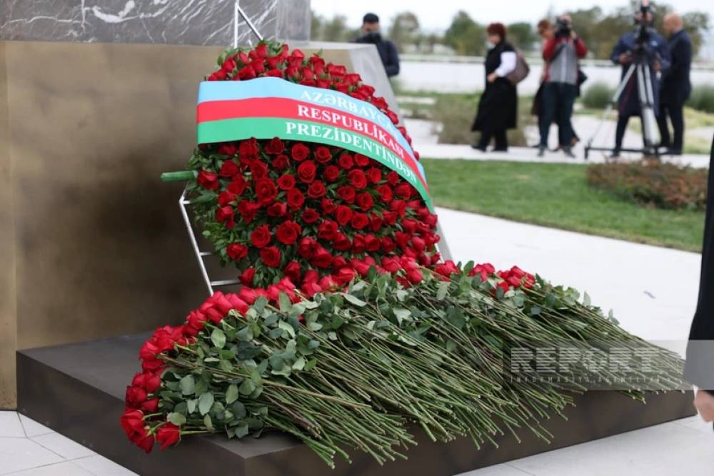 Azərbaycan xalqı Zəfər parkını ziyarət edir