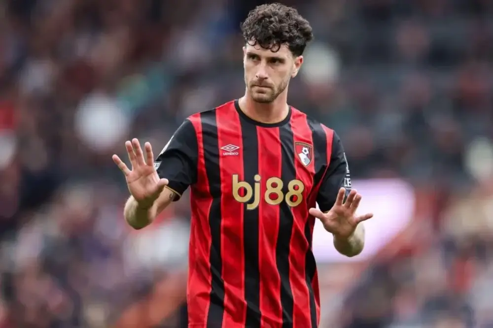 "Liverpul" "Bornmut"un müdafiəçisi Markos Senesini transfer etmək niyyətindədir