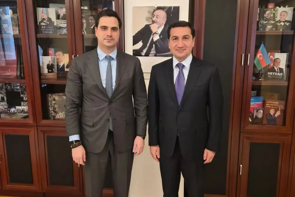 Hikmət Hacıyev slovakiyalı səfirlə iki ölkə arasındakı əməkdaşlığı müzakirə edib