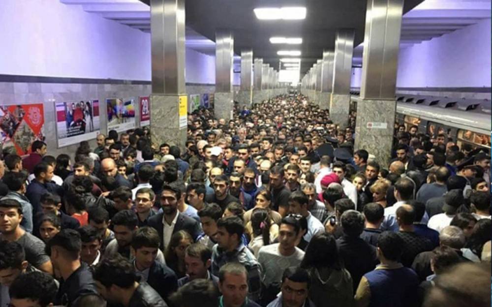 Bakı metrosunda sıxlıq yarandı