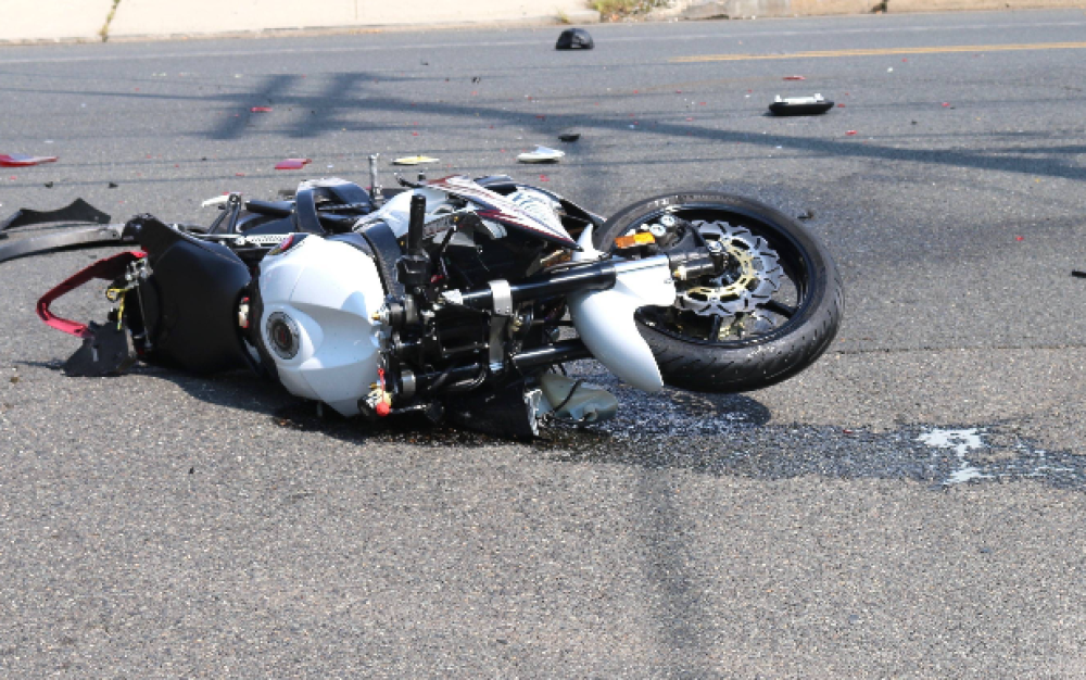 Gəncədə kuryer qəzaya düşdü