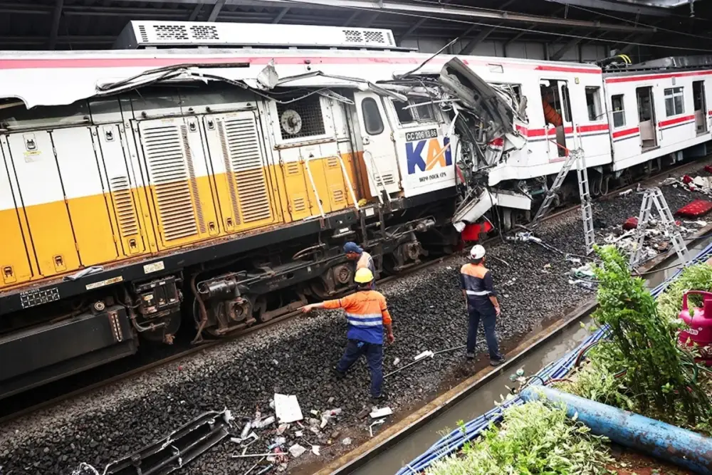 Qatarların toqquşması nəticəsində ölənlərin sayı artdı - Bu ölkədə 