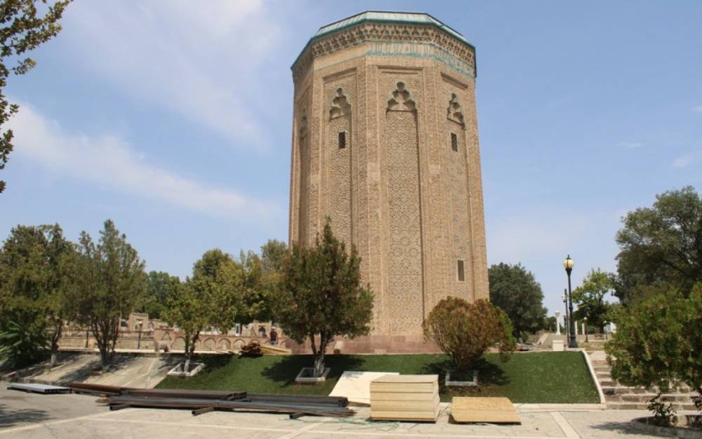 Möminə xatun türbəsinin bərpasına başlanıldı