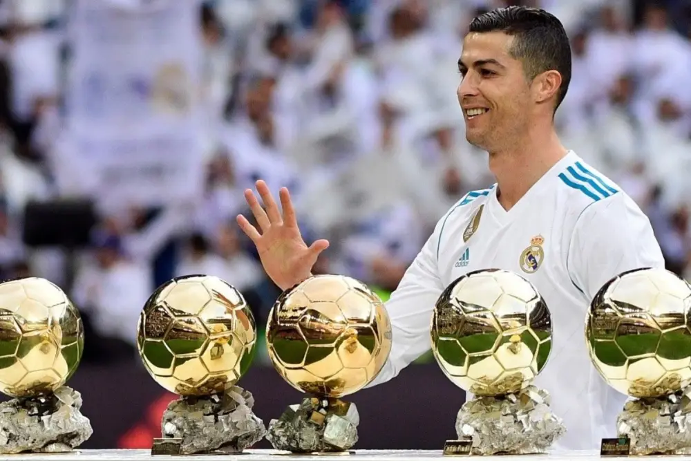 Ronaldo "Qızıl top"u uydurma adlandırdı