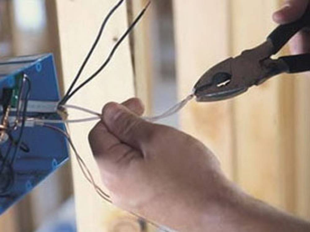 Ağdaşda 36 yaşlı kişini elektrik vuraraq öldürdü