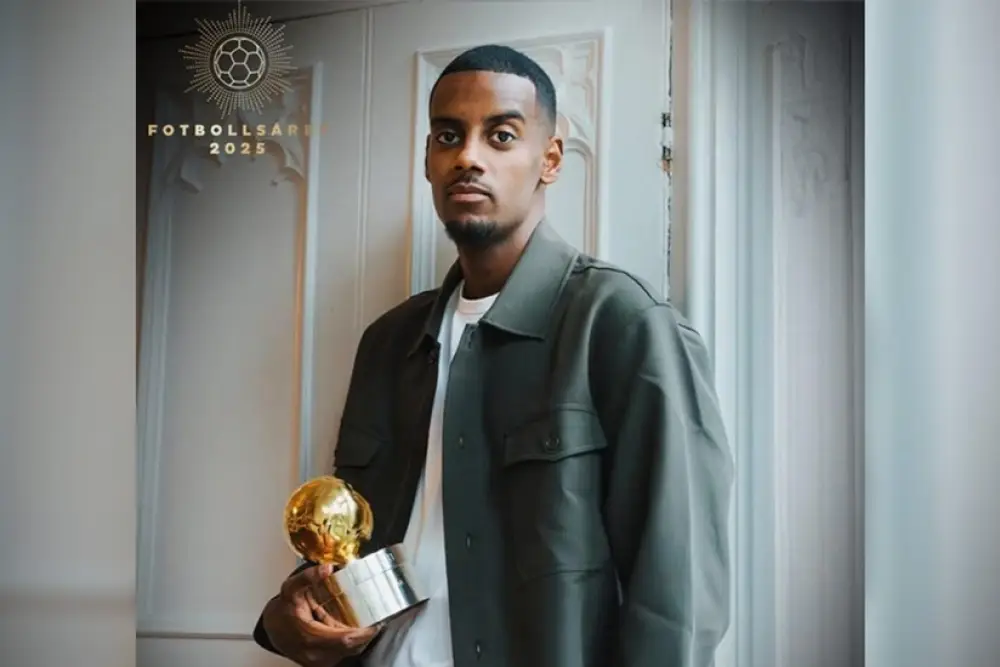 Aleksandr İsak İsveçdə ilin ən yaxşı futbolçusu seçilib