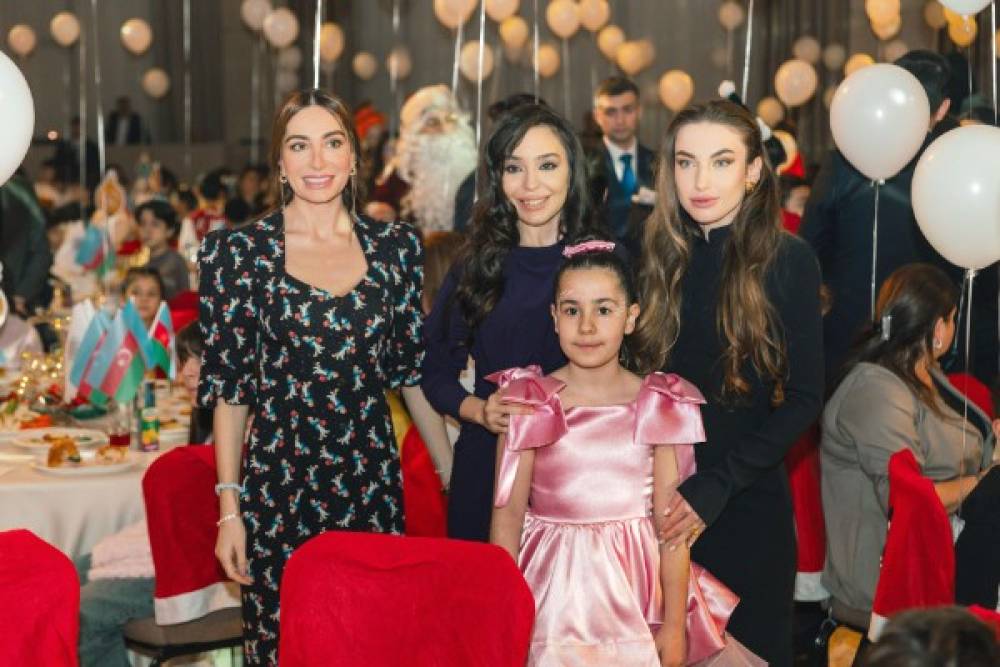 Prezidentin qızları və gəlini qayğıya ehtiyacı olan uşaqları sevindirdilər - FOTOLAR