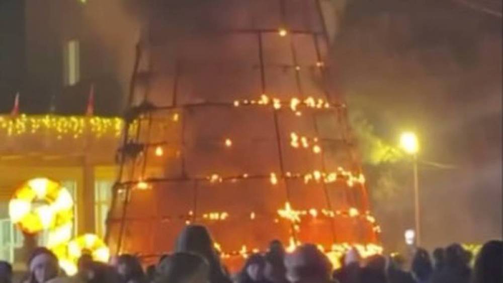 Bu ölkədə Yeni il ağacı yandı