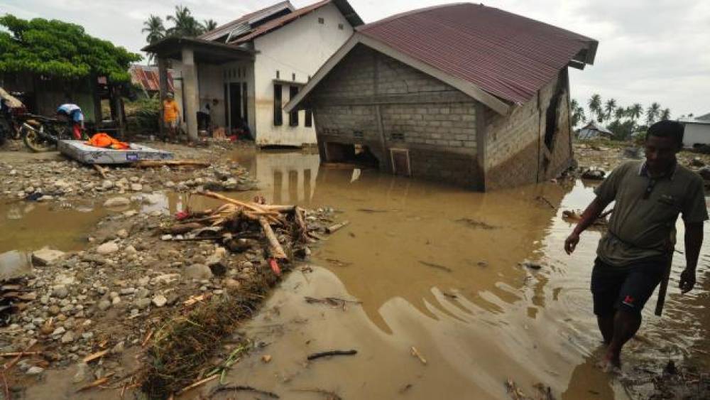 İndoneziyada təbii fəlakət nəticəsində ölənlərin sayı artdı