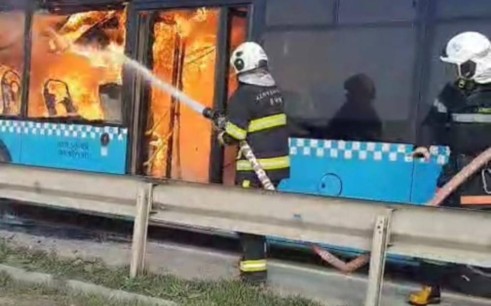 Sarayda avtobus yandı