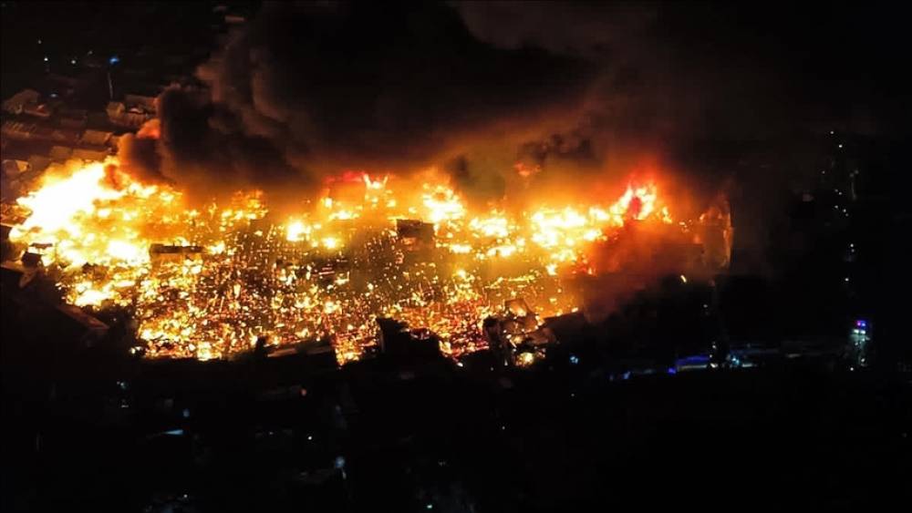 Filippinin cənubunda baş verən yanğın nəticəsində 1000-dən çox ev kül oldu