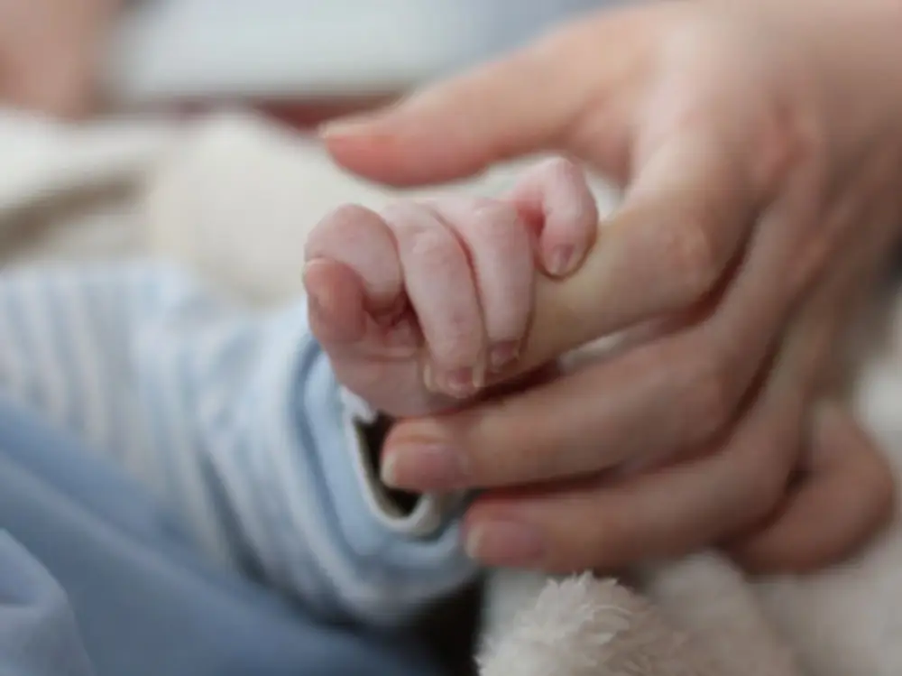 Gəncədə ana 40 günlük körpəsindən imtina etdi