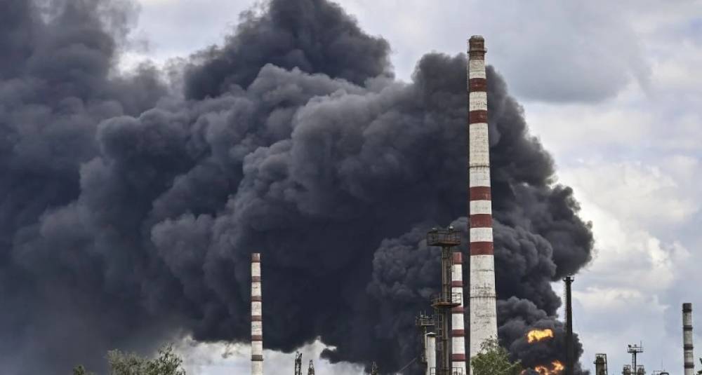 Ukrayna Rusiyanın ən böyük neft emalı zavoduna hücum etdi 