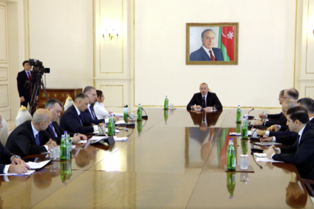 Prezident müşavirə keçirdi - VİDEO
