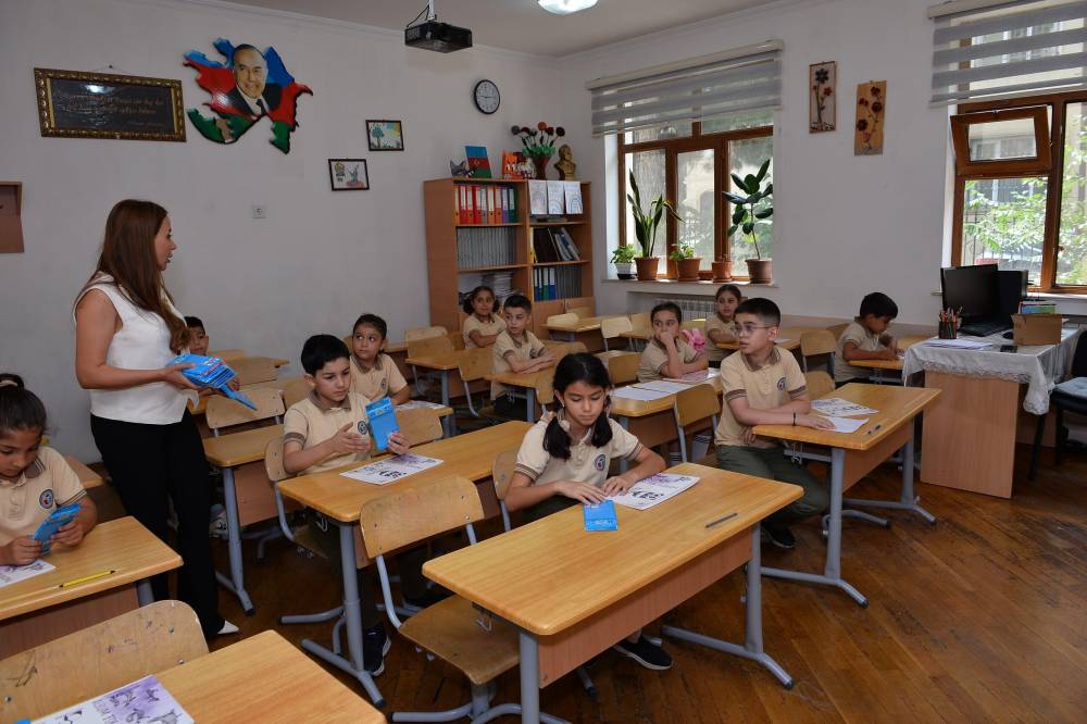 Məktəb əşyasına dəyən zərərin ödənilməsi qaydası açıqlandı