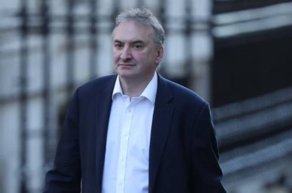 Britaniyada Epşteyn dalğası hökm sürür - Daha bir rəsmi nümayəndə istefa verdi 