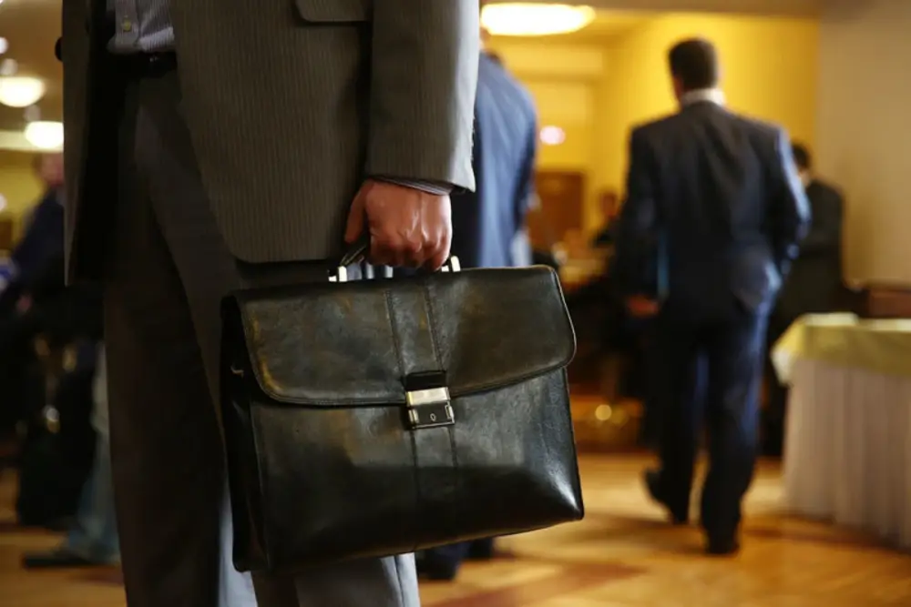 Bakı küçəsində maşın hasara çırpıldı: Sərxoş halda qəza törədən vəzifəli şəxs işdən çıxarıldı