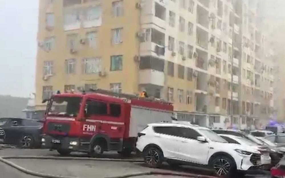 Bakıda yaşayış binasında yanğın - VİDEO