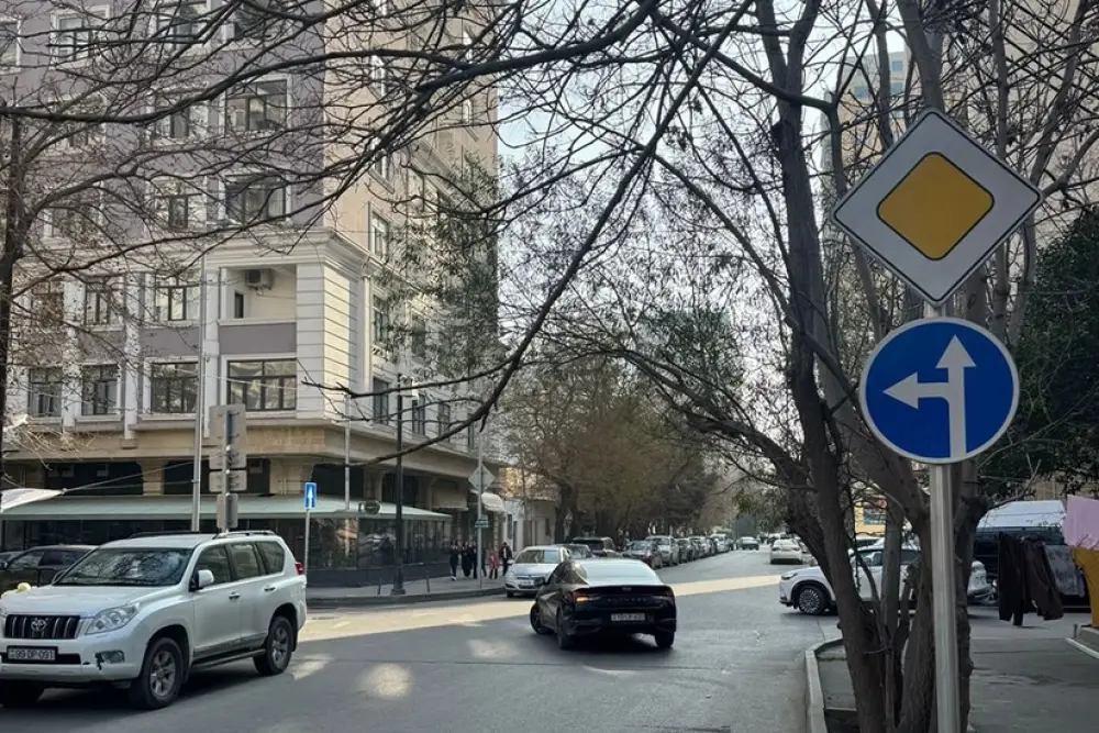 Biləcəridə iki küçənin kəsişməsində yol hərəkəti yenidən təşkil olunub