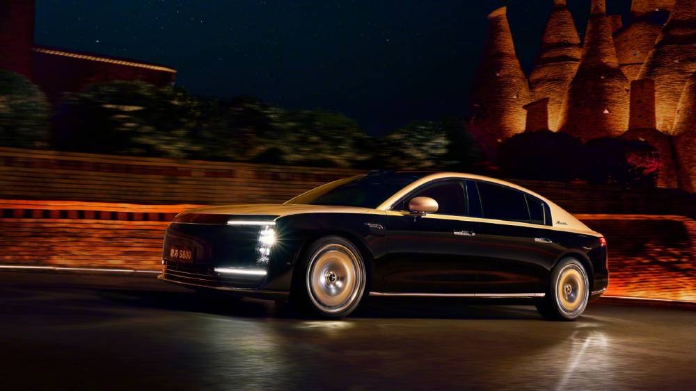 "Huawei"nin avtomobil "Porsche", "BMW" və "Maybach"ı geridə qoyub