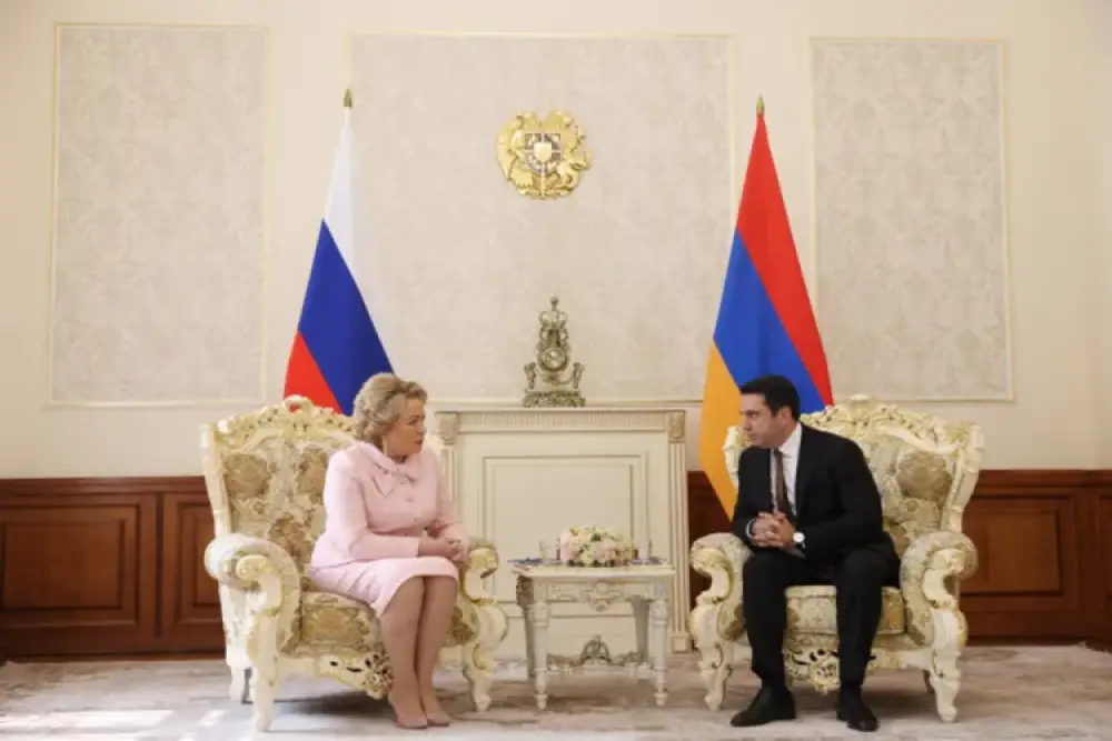 Simonyan Rusiyaya səfər edəcək