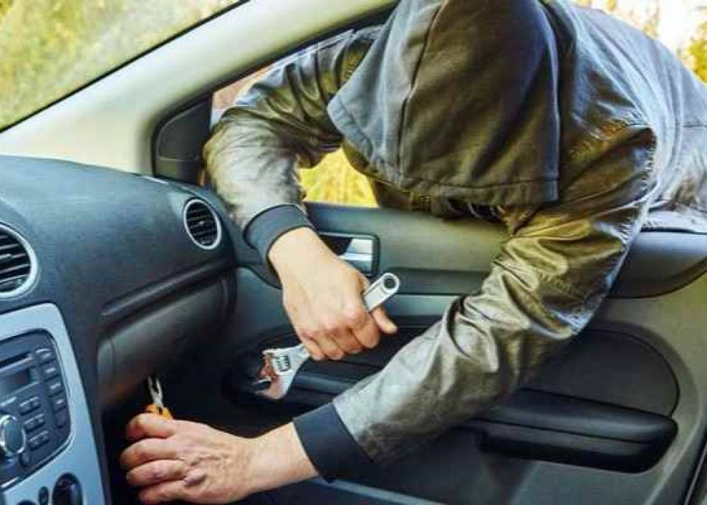 Bakıda avtomobillərdən oğurluq edən şəxs saxlanıldı - VİDEO