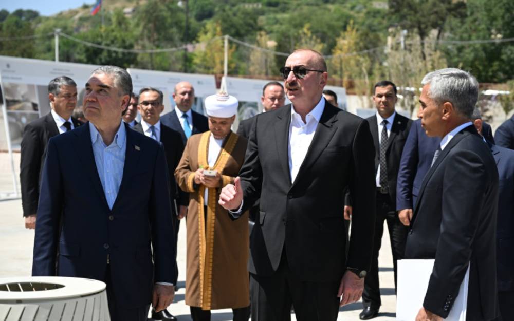 Prezident və Berdiməhəmmədov Yeni Şuşa məscidindəki işlərlə tanış oldular - FOTOLAR