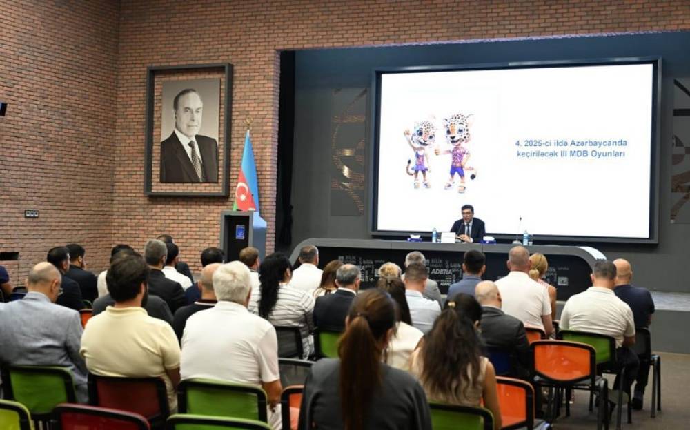 Fərid Qayıbov idman federasiyalarının nümayəndələri ilə görüşüb