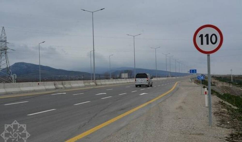 Bu yolda hərəkət mərhələli şəkildə məhdudlaşdırılır