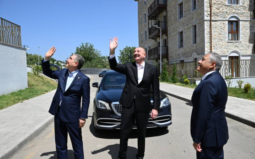 Liderlər Şuşadakı birinci yaşayış kompleksində - FOTOLAR