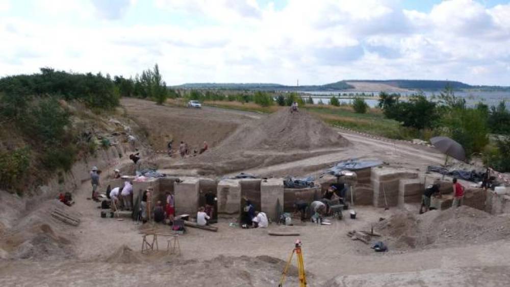 Almaniyada 125 min illik neft fabriki aşkar edildi