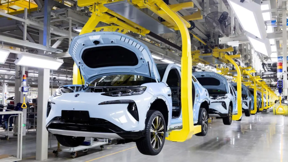 BYD-dan əks tendensiya: Kütləvi işə qəbul elan edir