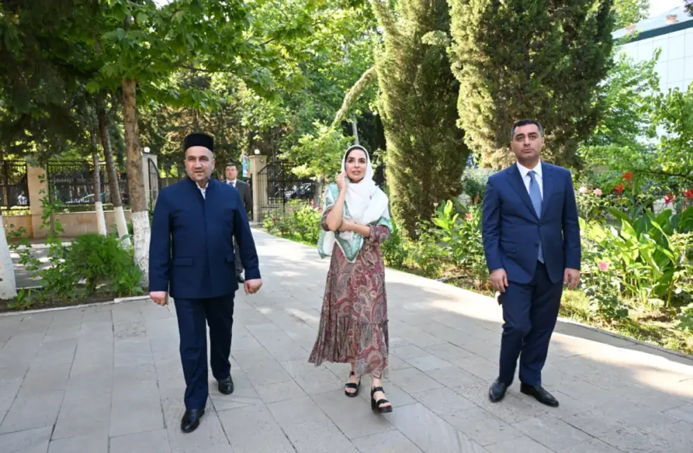 Leyla Əliyeva Yevlaxda Cümə məscidini ziyarət edib