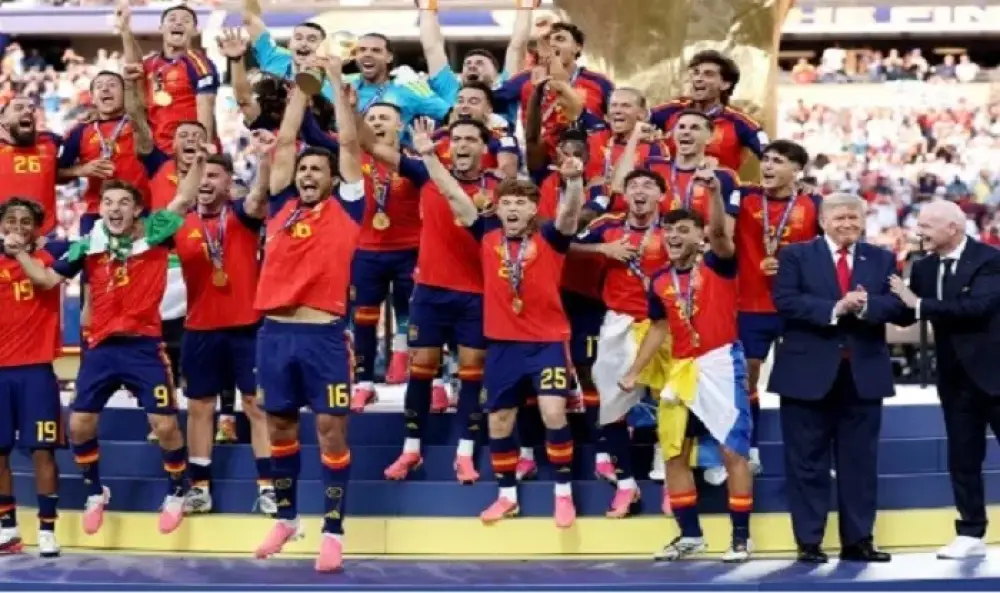 İspaniya millisi kuboku başı üzərinə qaldırdı