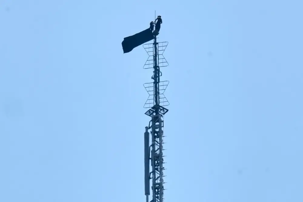 "Empire State Building"də evlilik təklifi etdi - Həbs olundu