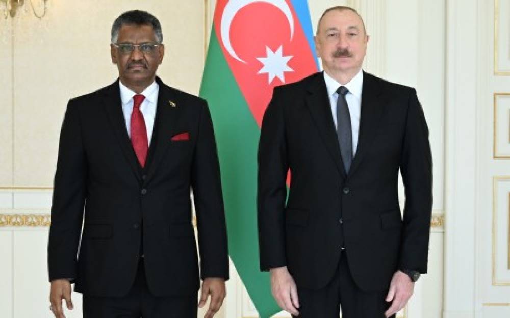 Prezident Sudanın yeni səfirinin etimadnaməsini qəbul etdi - FOTOLAR