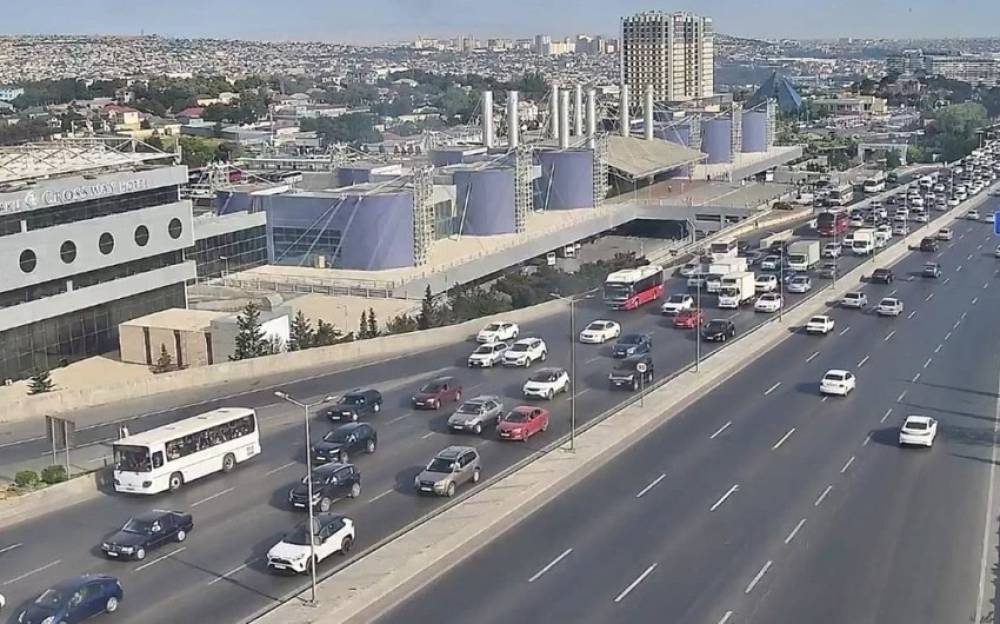 Bakının bir sıra yollarında tıxac yaranıb