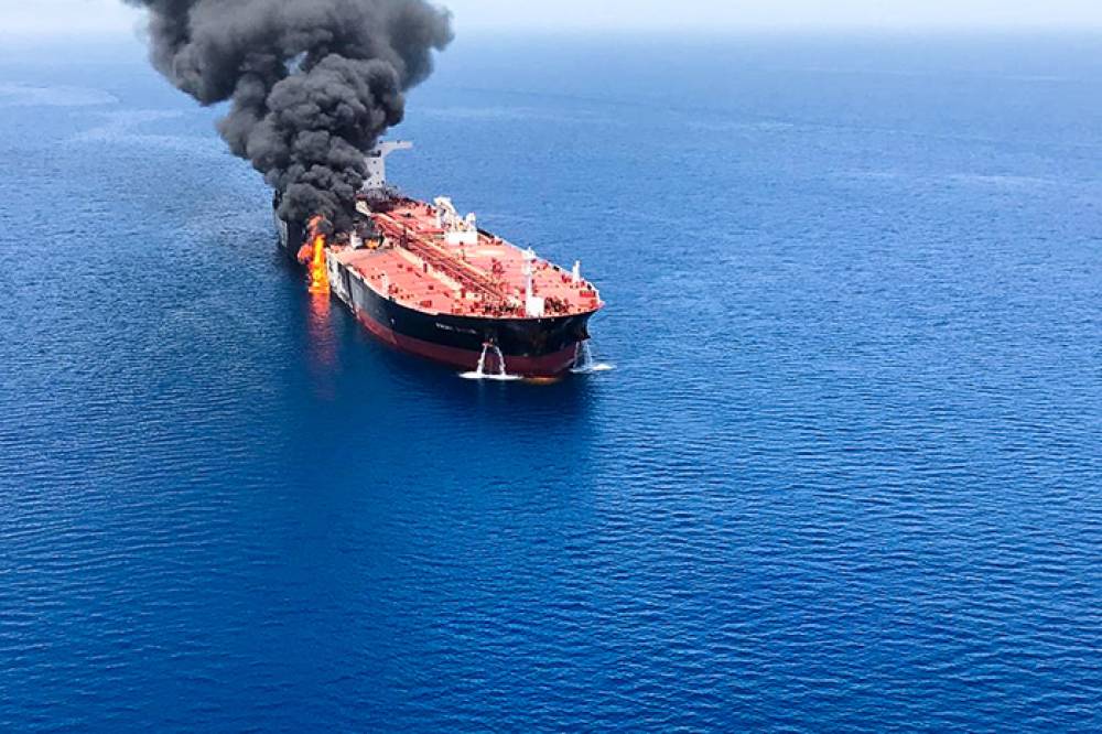 Oman körfəzində üç tanker yandı