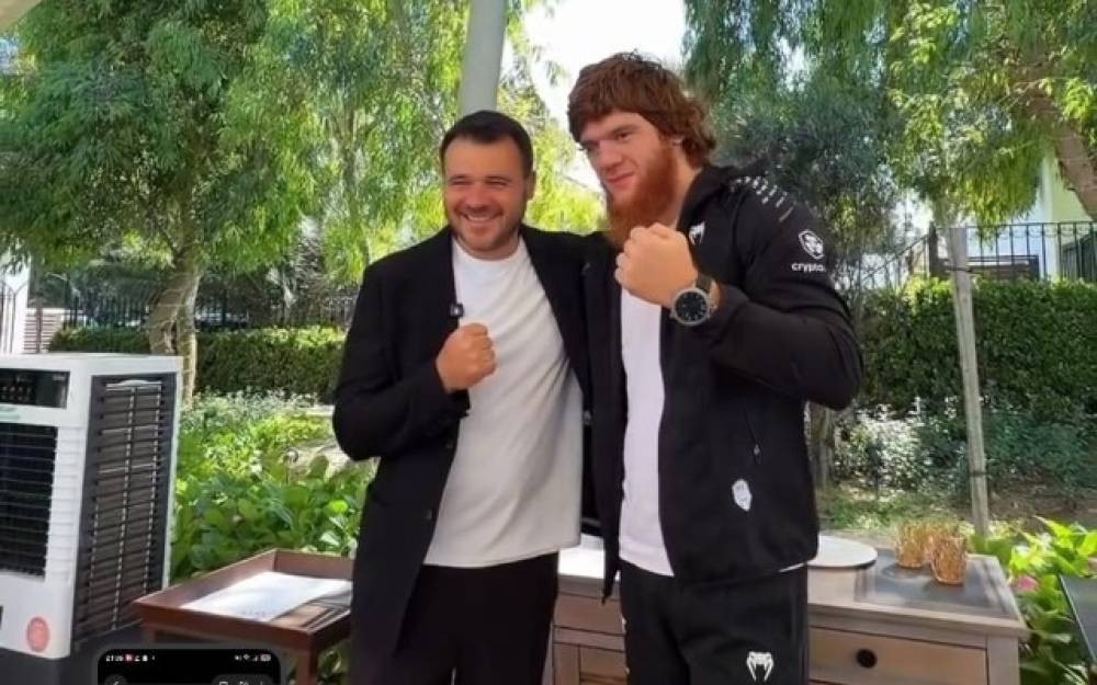 Emin ondan ev istəyən UFC döyüşçüsünə saat bağışladı - VİDEO