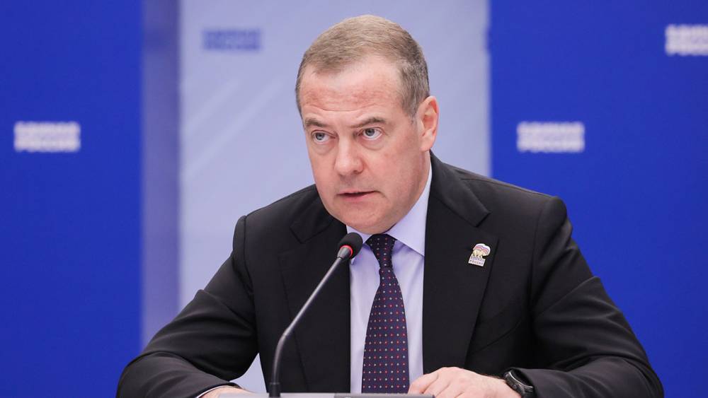 Medvedev: Zelenskinin toxunulmazlığı ləğv edilib