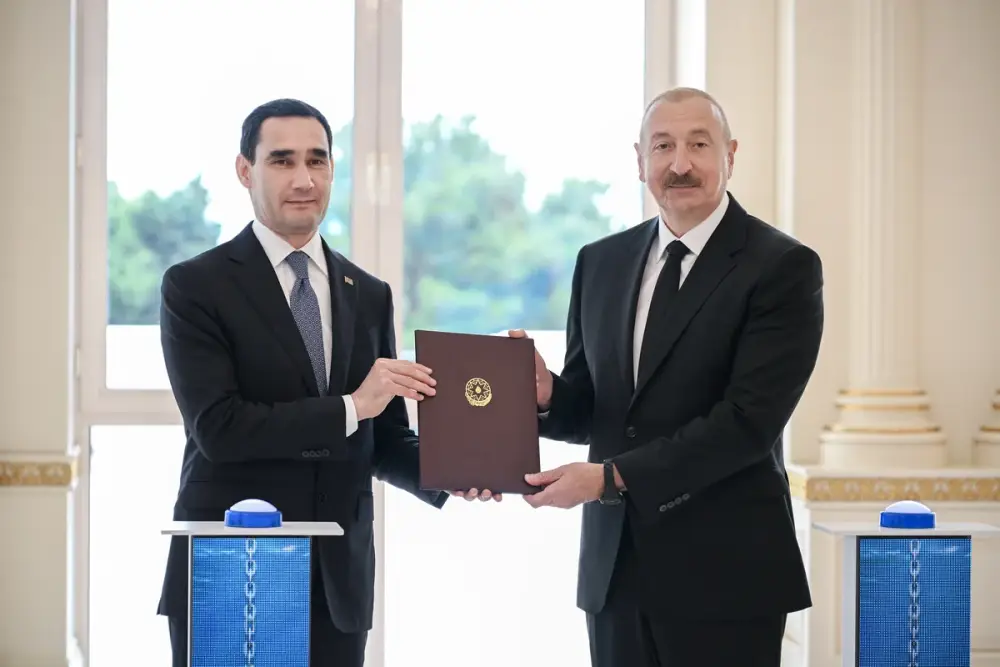 Azərbaycan Türkmənistana tanker hədiyyə edib
