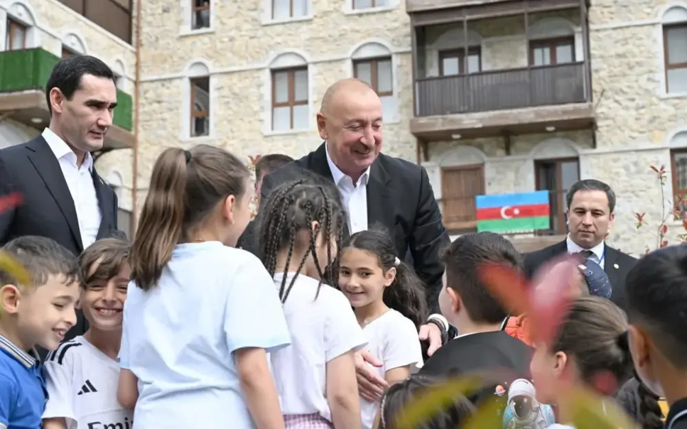 Prezidentlər Şuşada uşaqlarla görüşdülər - VİDEO (FOTOLAR)