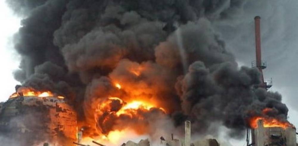 İranda neft yatağına hücum edildi