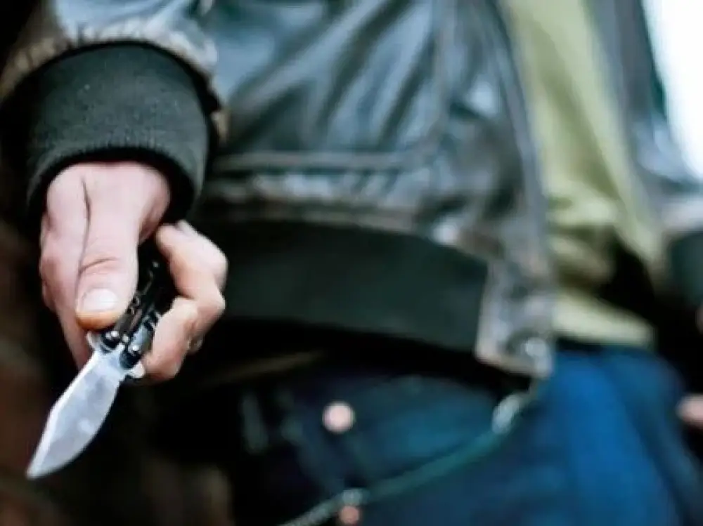 34 yaşlı kişi küçədə bıçaqlandı: 17 yaşlı oğlan saxlanıldı