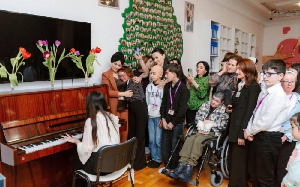 Leyla Əliyeva onlar üçün pianoda ifa etdi - FOTOLAR